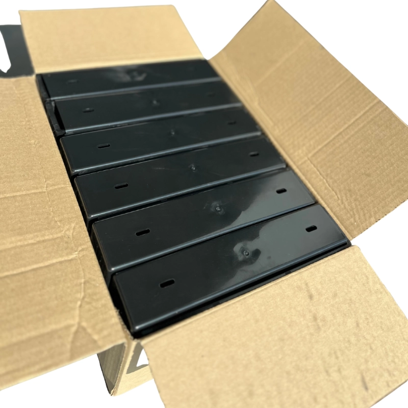 Ceownik plastikowy czarny RAL9005 do ogrodzeń panelowych, pakowanie paleta 2592 sztuki